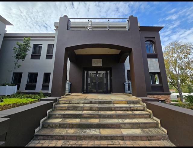 370.60M² OFFICE TO LET IN BRYANSTON